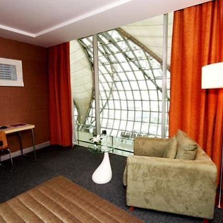 Miracle Transit Hotel 邦帕利 外观 照片