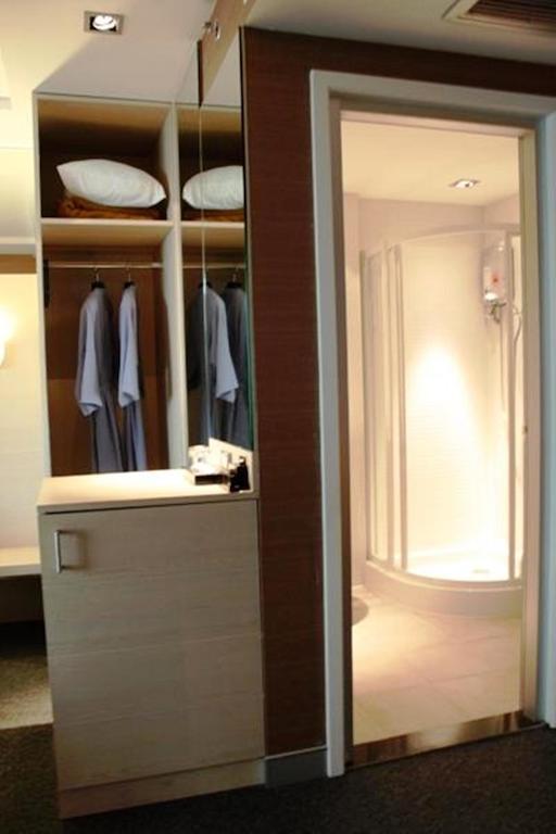 Miracle Transit Hotel 邦帕利 外观 照片