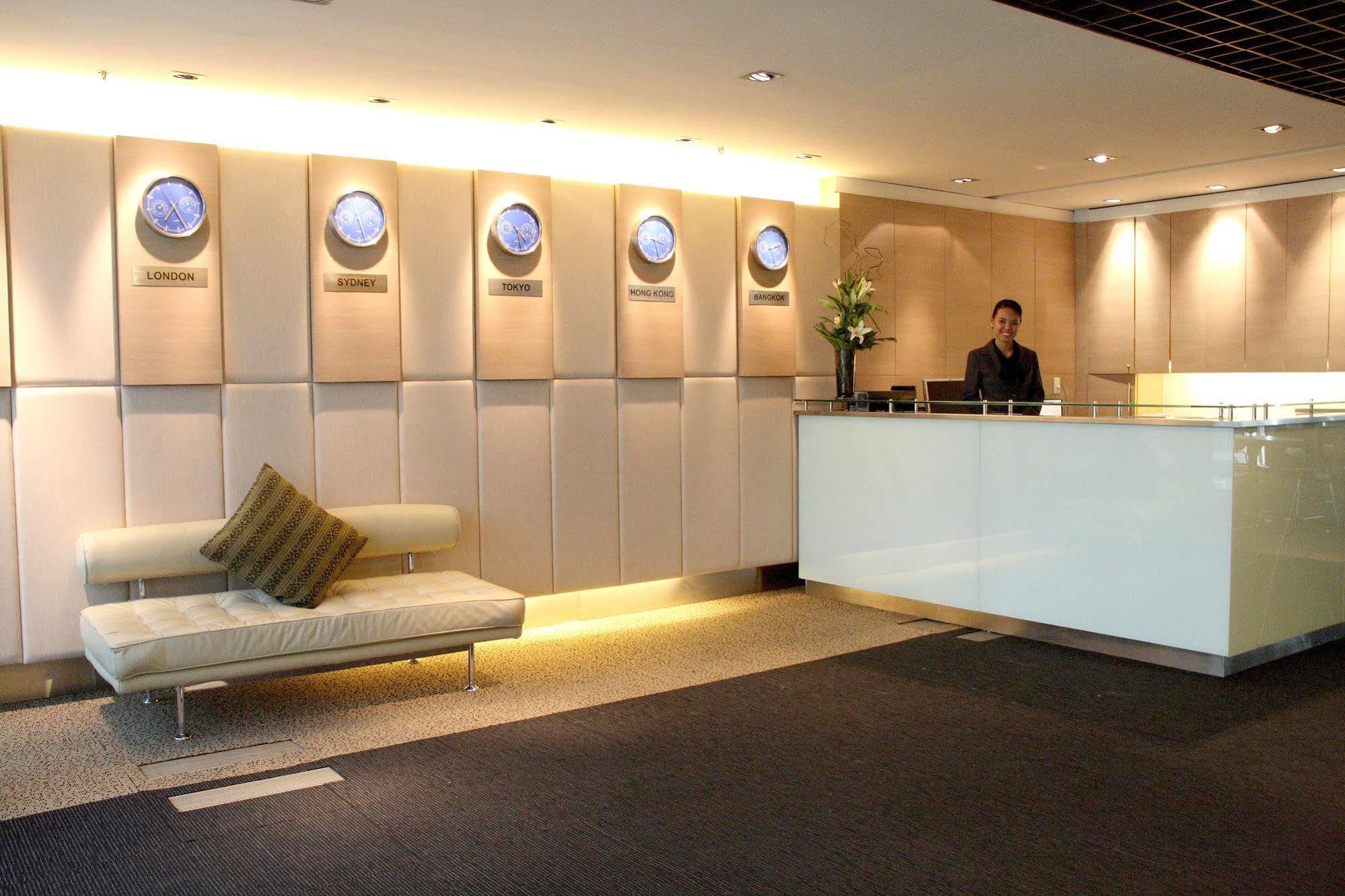 Miracle Transit Hotel 邦帕利 外观 照片