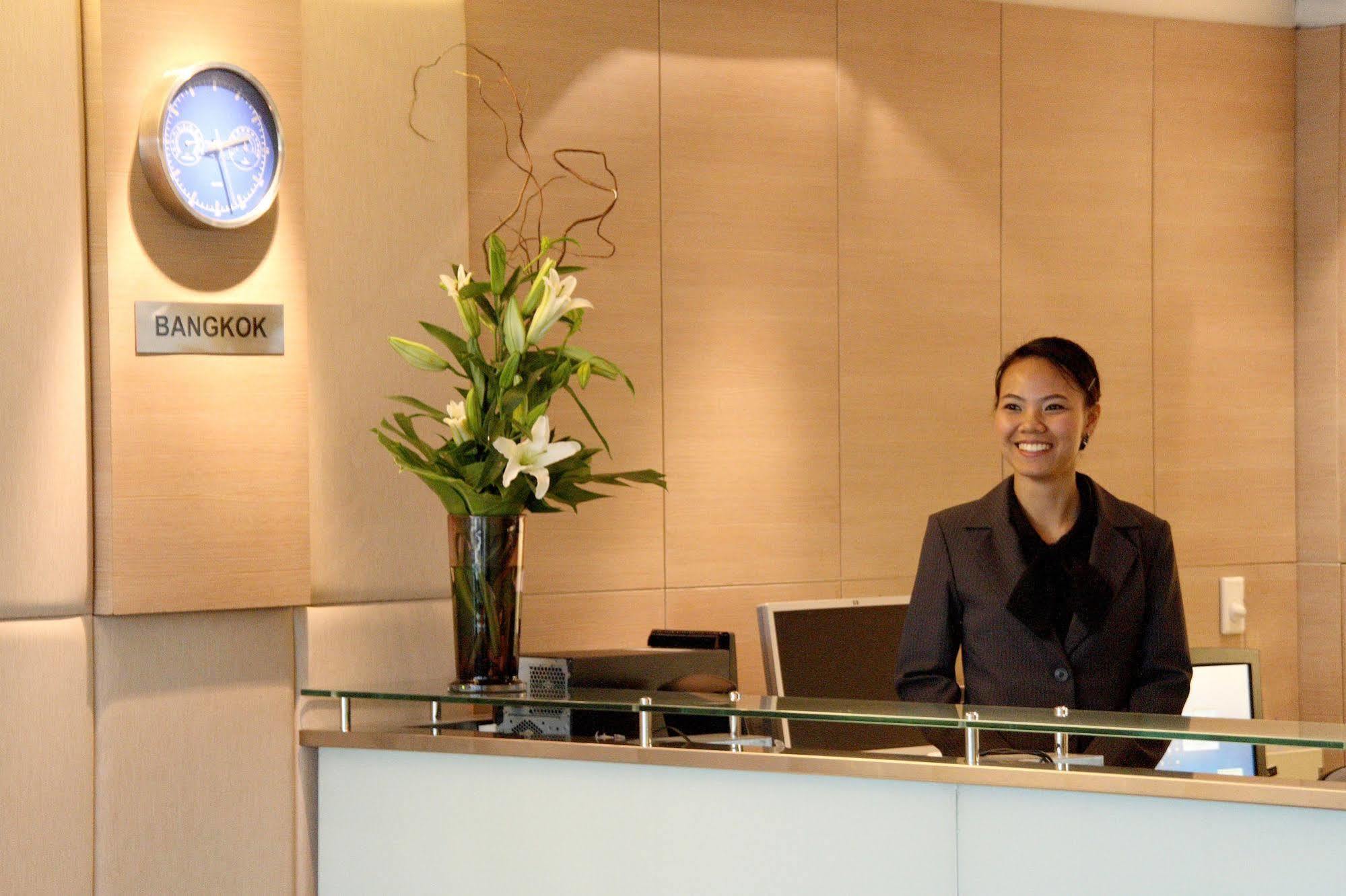 Miracle Transit Hotel 邦帕利 外观 照片