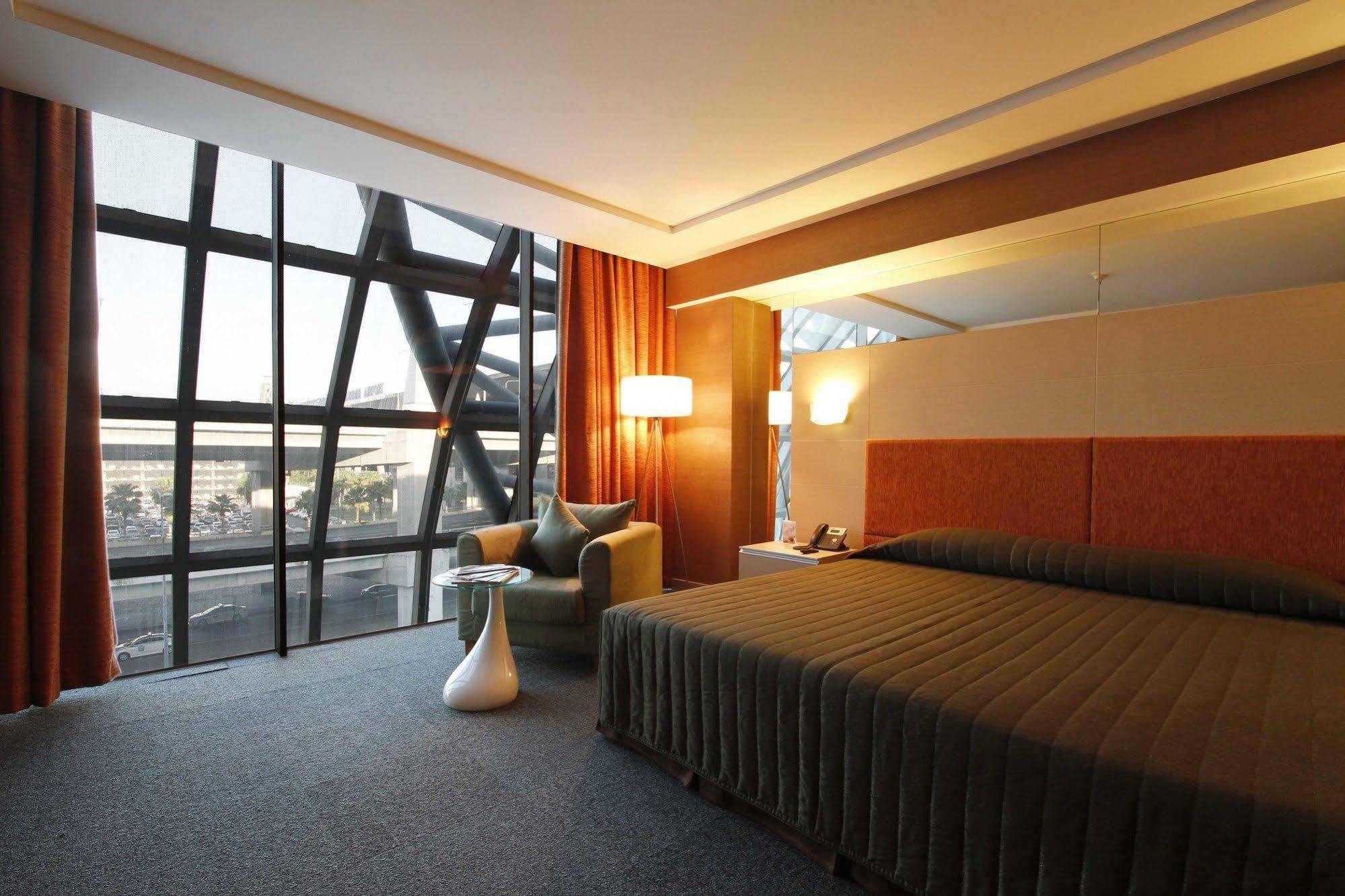 Miracle Transit Hotel 邦帕利 外观 照片